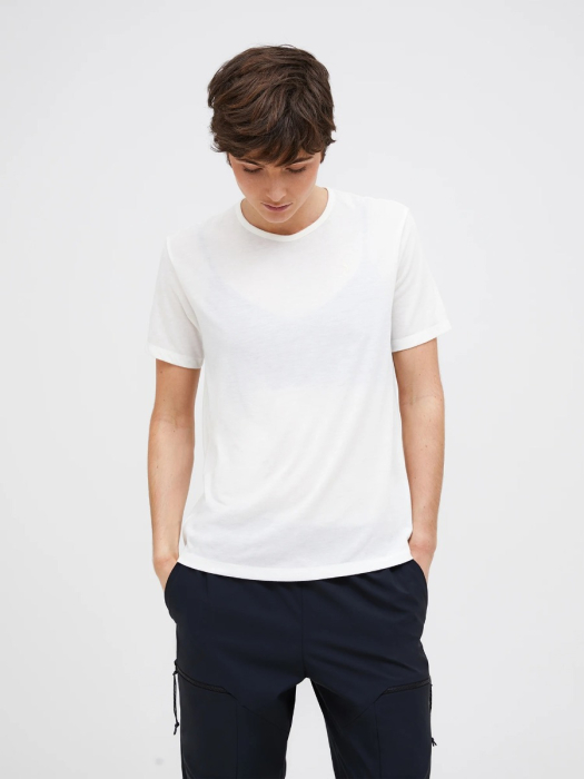 Wool-blend Shortsleeve Women model Wool-blend Shortsleeve Women model